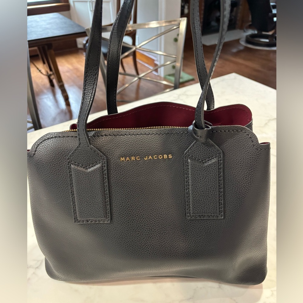 Marc Jacobs Black and Red Shoulder Bag with Structured Design